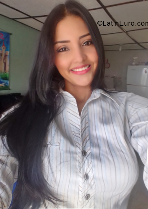 Date this sensual Colombia girl Rosaura from Barranquilla CO24290