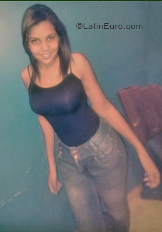 Date this gorgeous Venezuela girl Ariana from Maraciabo VE1947