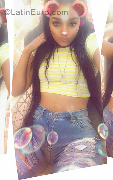 Date this exotic Dominican Republic girl Cris from Santo Domingo DO37679