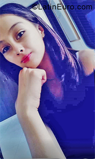 Date this georgeous Colombia girl Laura from Ibaque CO24316