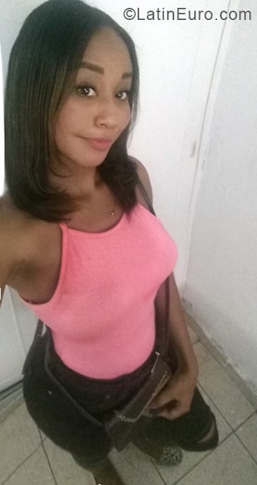 Date this sultry Colombia girl Claudia from Cali CO24425