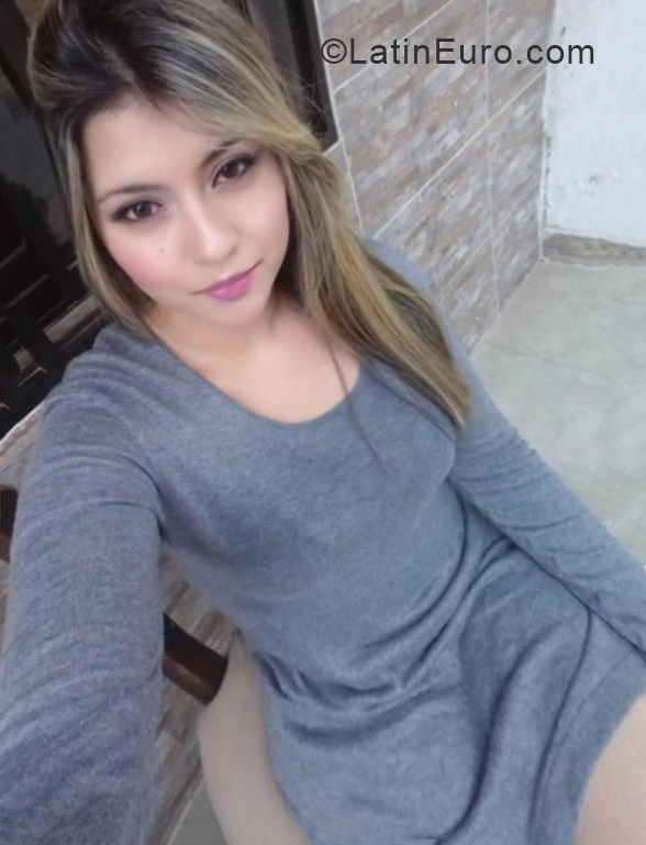 Date this foxy Colombia girl Diana from Medellin CO24395