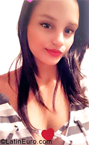 Date this charming Colombia girl Isabel from Caracas CO24401