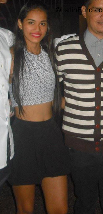 Date this georgeous Venezuela girl Humdyis from Maturin VE1904
