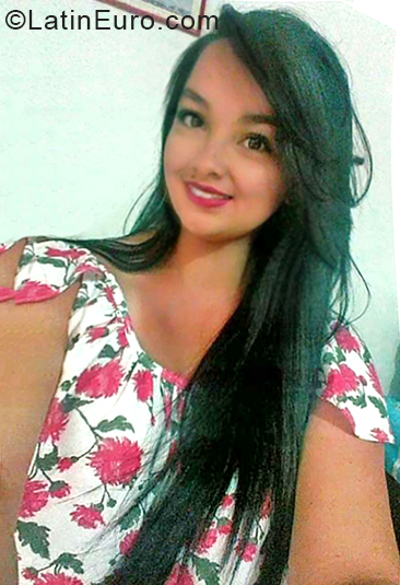 Date this cute Colombia girl Veronica from Medellin CO24411
