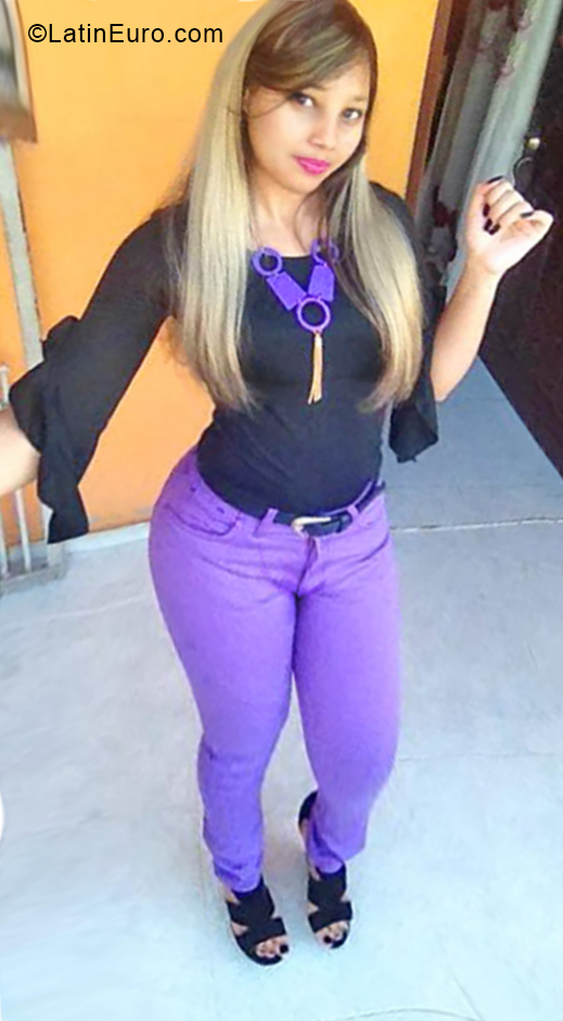 Date this passionate Dominican Republic girl Wendolin from Santiago DO33217