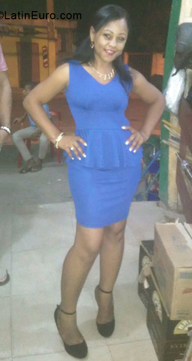 Date this pretty Dominican Republic girl Mayelin from Santo Domingo DO33247