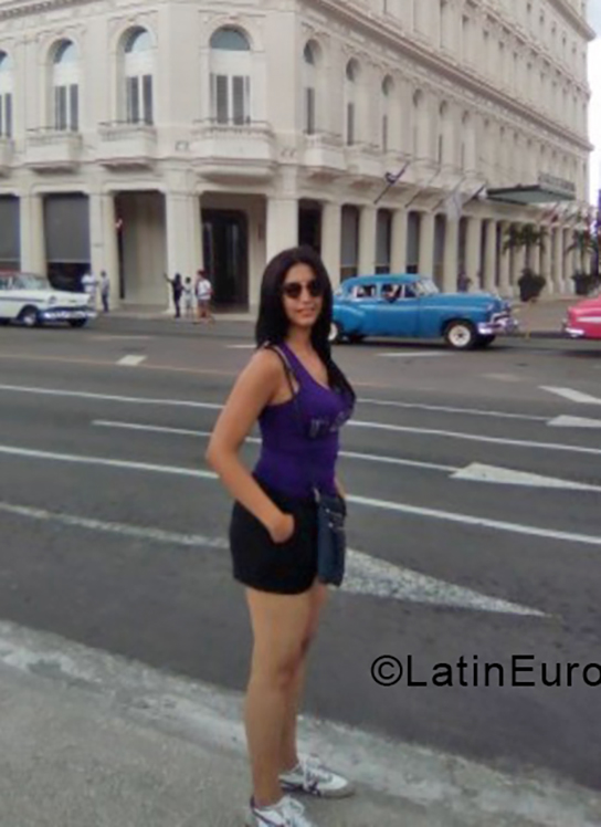 Date this sultry Cuba girl Beatriz from Holguin CU405