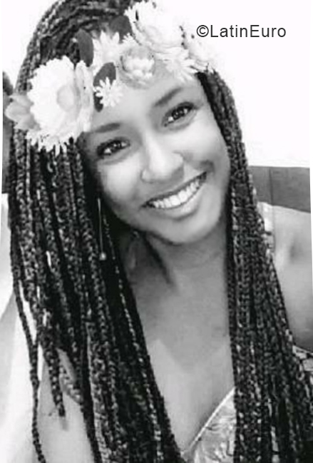 Date this happy United States girl Ana Paula from Philadelphia US19576