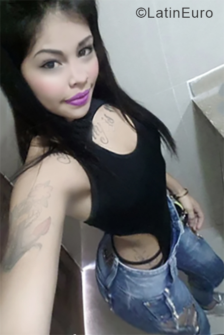 Date this nice looking Venezuela girl Francia from Caracas VE1943