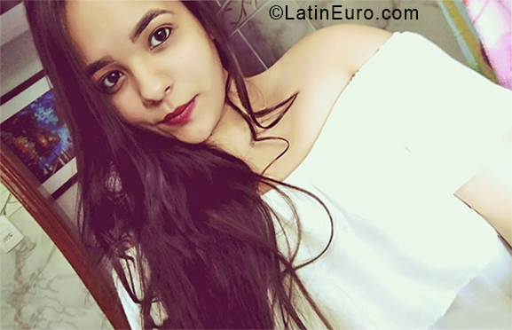 Date this hot Brazil girl Laura from Varginha BR10690
