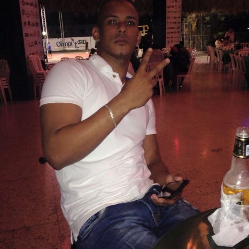 Date this nice looking Dominican Republic man Emilio from Santo Domingo Este DO33326