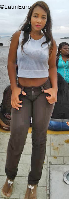 Date this nice looking Colombia girl Sara from Cali CO24498