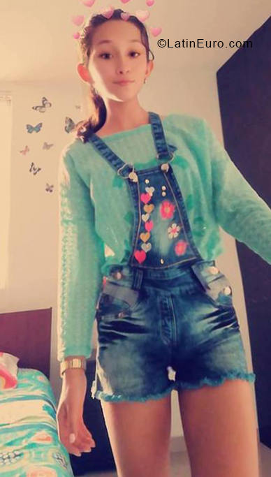 Date this pretty Colombia girl Luisa from Medellin CO24517