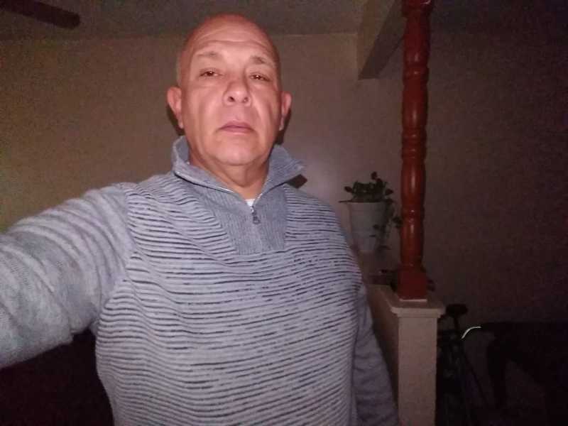 Date this sultry United States man Micheallat from Los Angeles US19610
