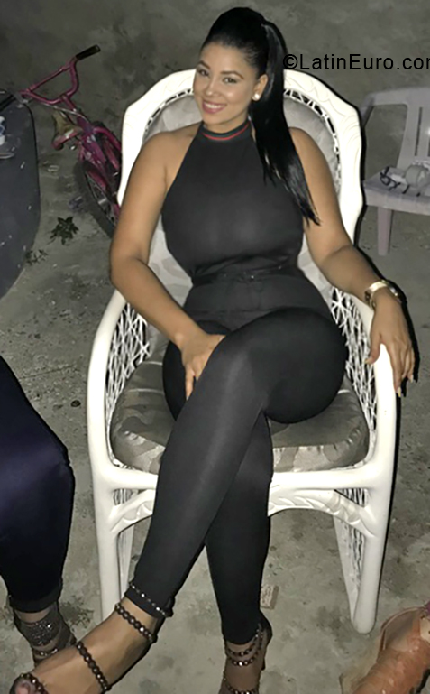 Date this delightful Dominican Republic girl Michelle from La Vega DO33431