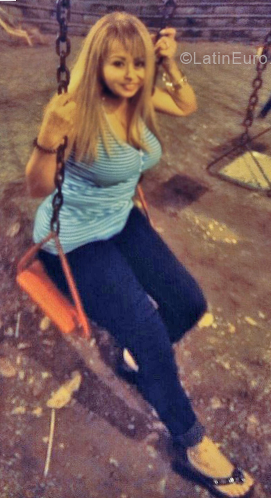 Date this voluptuous Colombia girl Emma from Medellin CO24588