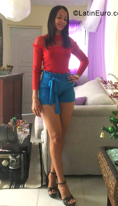 Date this voluptuous Dominican Republic girl Victoria from Santo Domingo DO35340