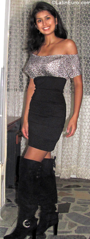 Date this voluptuous Colombia girl Jineth from Bogota CO24627