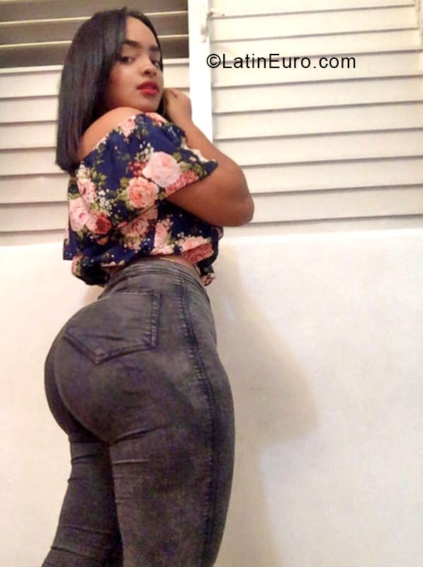 Date this hard body Dominican Republic girl Lesly Trujillo from Santo Domingo DO33539