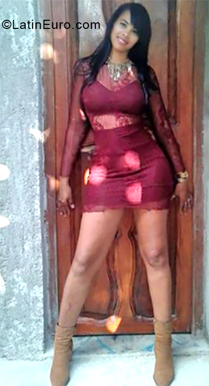 Date this pretty Cuba girl Kairoko from Santiago De Cuba CU443