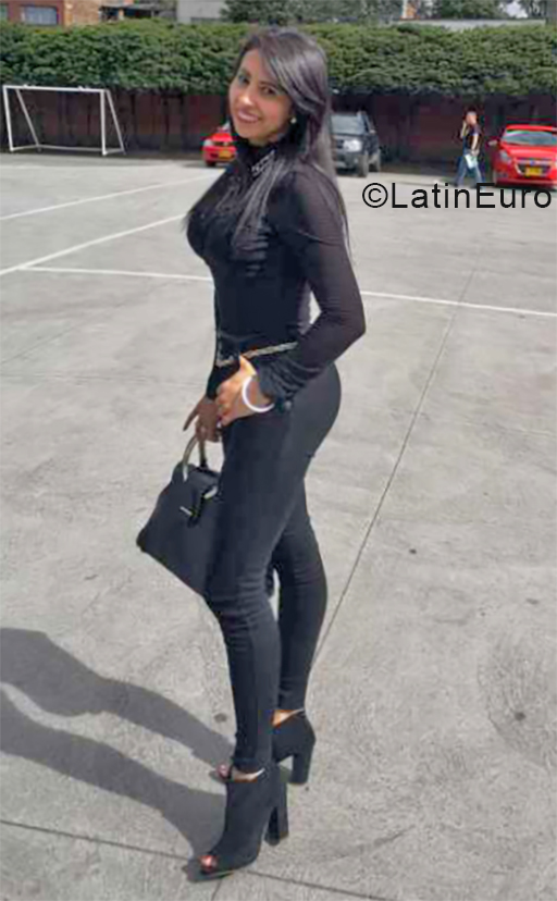 Date this charming Colombia girl Clara from Bogota CO24677
