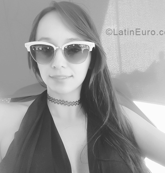 Date this gorgeous Colombia girl Valeria from Medellin CO24685