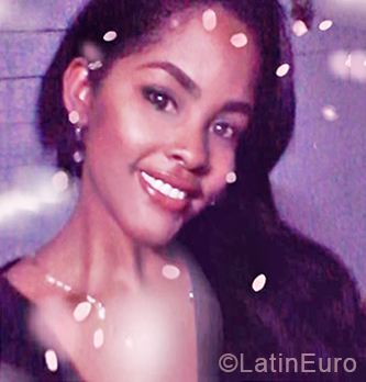 Date this nice looking Cuba girl Esmeralda from Camaguey CU446