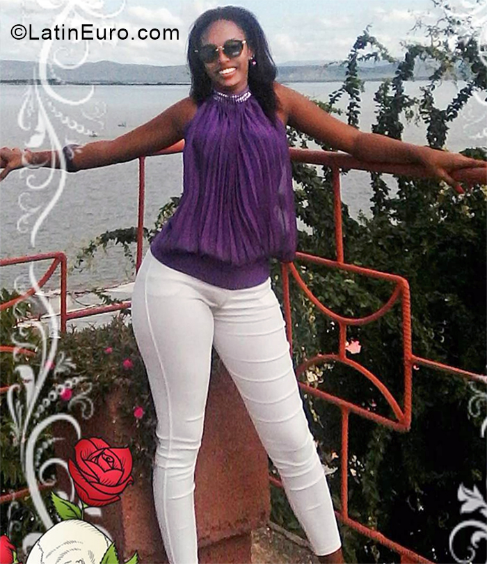 Date this stunning Cuba girl Adriana from Guantanamo CU448