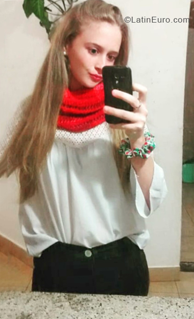 Date this gorgeous Argentina girl Milagros from Entre Rios AR175