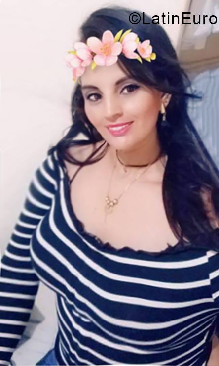Date this voluptuous Colombia girl Yina paola mont from Neiva CO24740