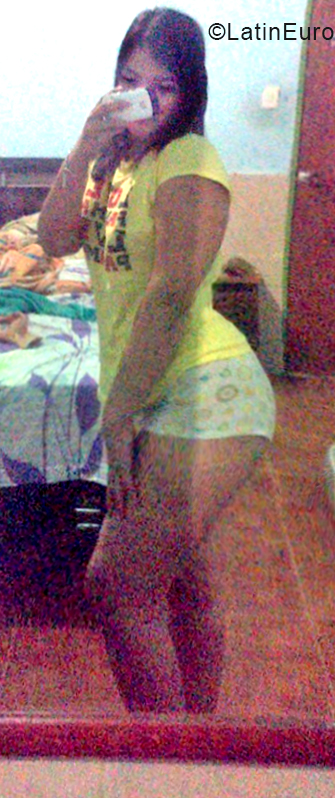 Date this georgeous Venezuela girl Andrea from Maracay VE2096