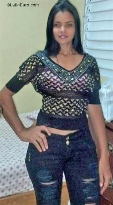 Date this pretty Dominican Republic girl Xiomy from La Romana DO33800