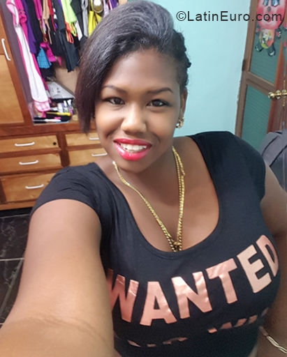 Date this funny Cuba girl Maguie from Havana CU462