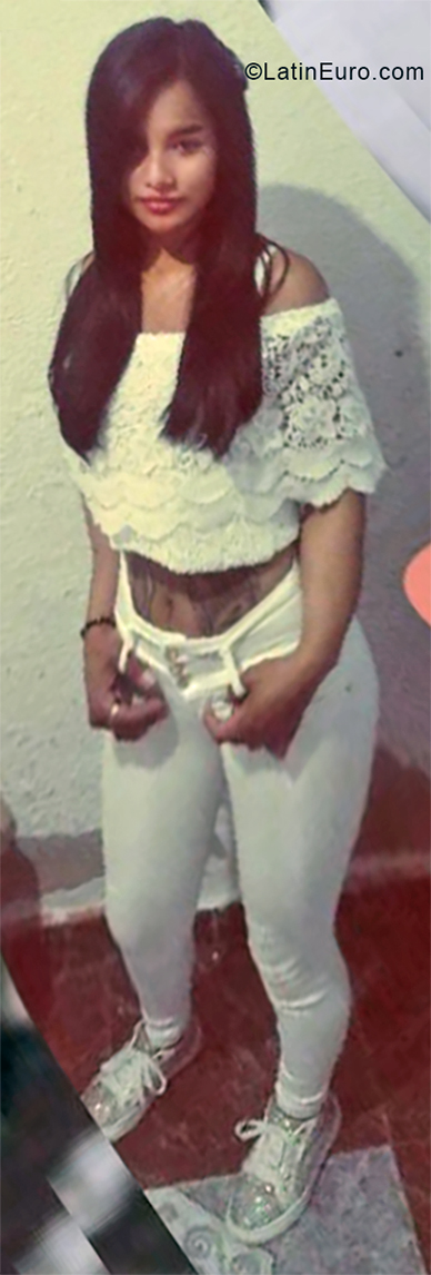 Date this happy Colombia girl Yuliana from Bogota CO24784