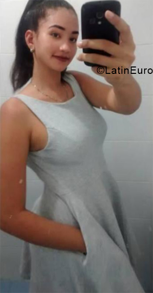 Date this attractive Colombia girl Maria from Santa Marta CO24798