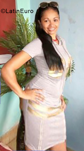 Date this beautiful Cuba girl Doris from Havana CU467