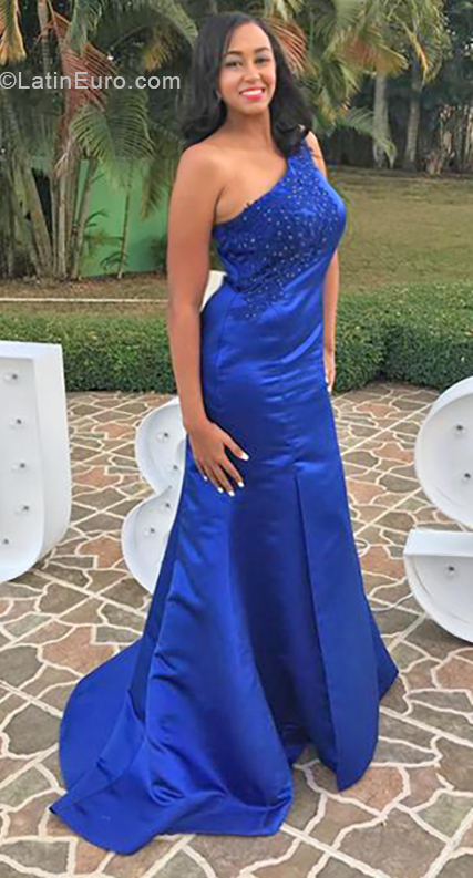 Date this hot Dominican Republic girl Lina from Santiago De Los Caballeros DO33912