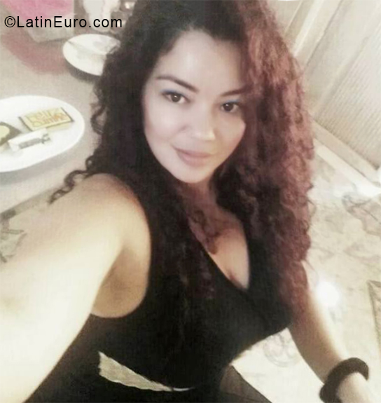 Date this hot Colombia girl Veronica from Santa Marta CO24831