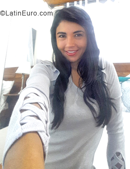 Date this pretty Colombia girl Astrid from Bogota CO31554