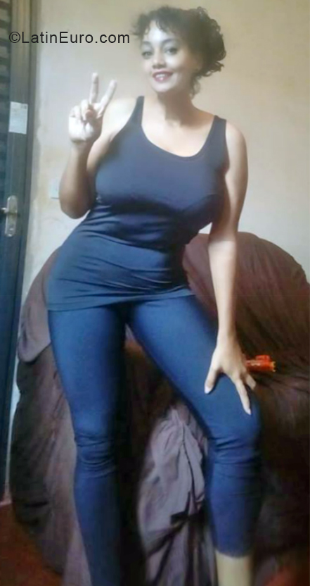 Date this nice looking Brazil girl Dany from Goiania BR10772