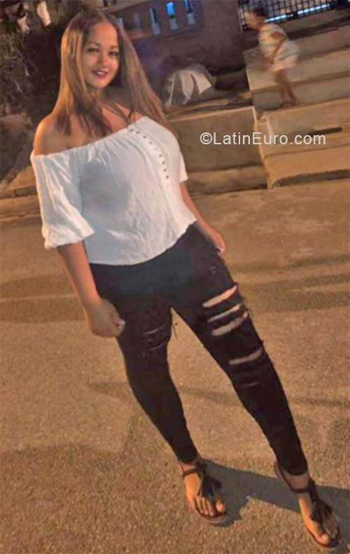 Date this hard body Dominican Republic girl Carolyn from Puerto Plata DO34032