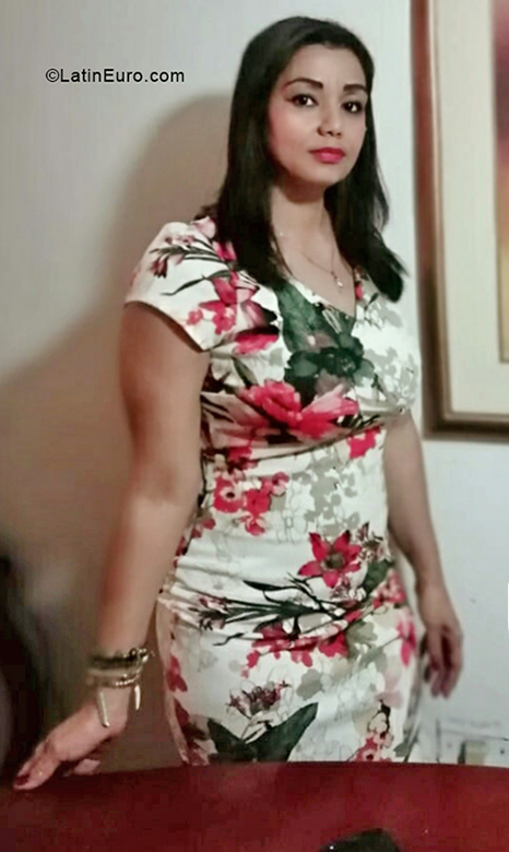 Date this hot Colombia girl Magnolia from Cartagena CO27577