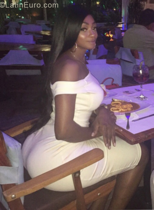 Date this foxy Colombia girl Aidia from Cali CO26751