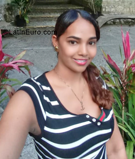 Date this georgeous Dominican Republic girl Yuli from Samana DO34139
