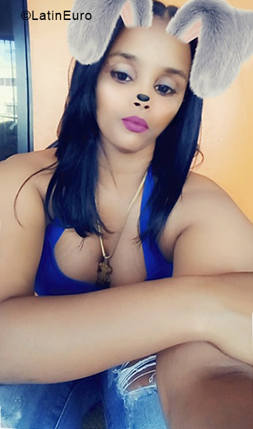Date this hard body Dominican Republic girl Nairoby from La Vega DO34177