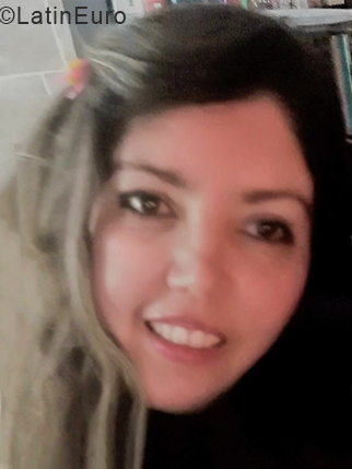 Date this beautiful Venezuela girl Iris from Caracas VE2211