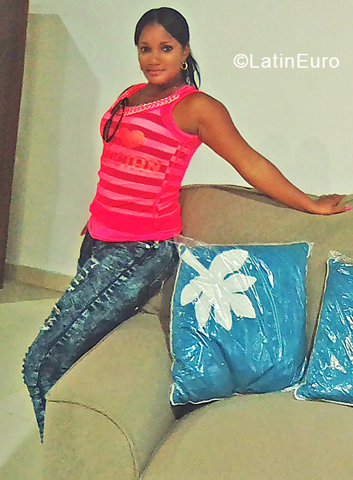 Date this attractive Cuba girl Daliana from Santiago de Cuba CU499