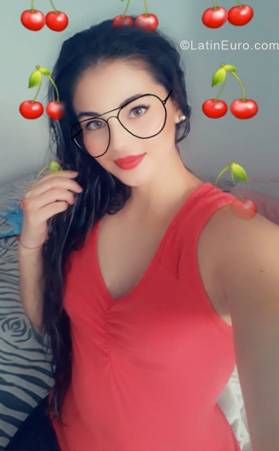 Date this sultry Colombia girl Vanessa from Bogota CO25110