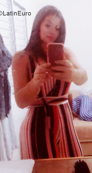 Date this athletic Cuba girl Yeni from Havana CU501